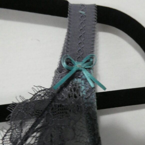 AG - ASHLEY GRAHAM | 40 DDD | Elegant Grey and Turquoise Lace Patterned Bra - Picture 7 of 16